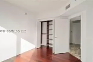 41 SE 5th St, Miami, FL 33131 - Photo 8