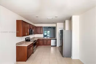 2802 40th St SW, Lehigh Acres, FL 33976 - Photo 2