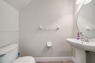 8040 Sanibel Dr, Tamarac, FL 33321 - Photo 16