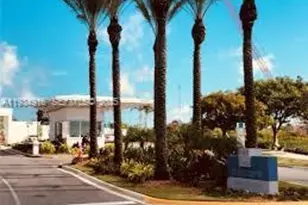 15051 N Royal Oaks Ln, North Miami, FL 33181 - Photo 2