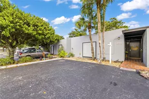 6358 Milk Wagon Ln, Miami Lakes, FL 33014 - Photo 4