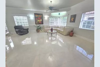 16422 NW 83rd Pl, Miami Lakes, FL 33016 - Photo 10