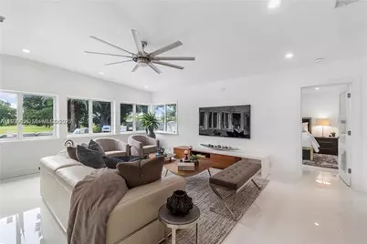 224 E Acre Dr, Plantation, FL 33317 - Photo 10