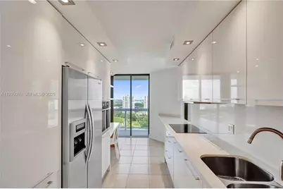 20185 E Country Club Dr #2209, Aventura, FL 33180 - Photo 2
