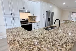 10722 La Placida Dr, Coral Springs, FL 33065 - Photo 6
