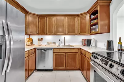 3675 N Country Club Dr #410, Aventura, FL 33180 - Photo 4