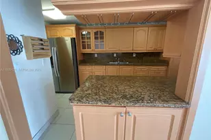 895 W 79th Pl, Hialeah, FL 33014 - Photo 8