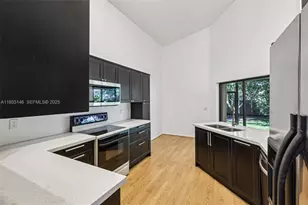 1801 W Oak Knoll Cir, Davie, FL 33324 - Photo 8