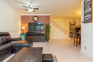 12320 S Village Cir, Davie, FL 33325 - Photo 6