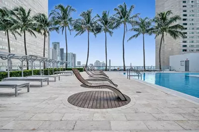 325 S Biscayne Blvd #14, Miami, FL 33131 - Photo 2