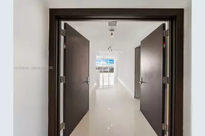 900 Biscayne Blvd #2106, Miami, FL 33132 - Photo 10