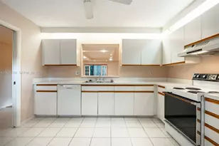 150 S Hollybrook Terrace, Pembroke Pines, FL 33025 - Photo 10