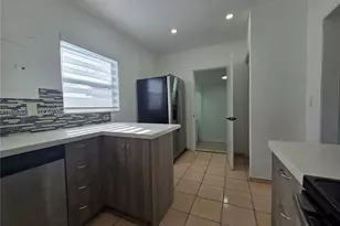 6240 SW 21st St (Upstairs), Miami, FL 33155 - Photo 4