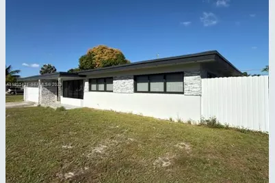 860 W Dayton Cir, Fort Lauderdale, FL 33312 - Photo 1