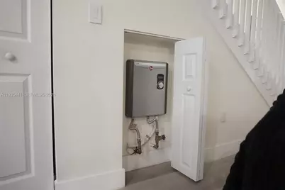 10589 W 32nd Ln, Hialeah Gardens, FL 33018 - Photo 20