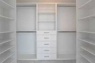 650 NE 32nd St, Miami, FL 33137 - Photo 32