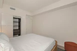 11 NE 6th St, Miami, FL 33132 - Photo 16