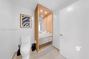 11 NE 6th St, Miami, FL 33132 - Photo 24