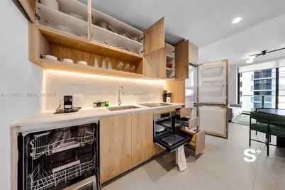 11 NE 6th St #1910, Miami, FL 33132 - Photo 4