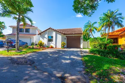 17302 NW 63rd Pl, Hialeah, FL 33015 - Photo 2