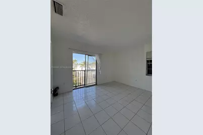 8425 Harding Ave #5, Miami Beach, FL 33141 - Photo 2