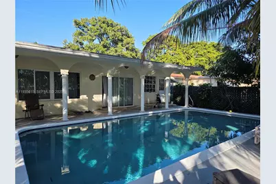 301 SW 5th St, Hallandale Beach, FL 33009 - Photo 1