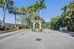 652 W Palm Aire Dr, Pompano Beach, FL 33069 - Photo 2