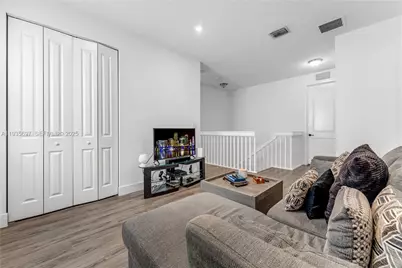 9881 W 34th Ave, Hialeah, FL 33018 - Photo 10