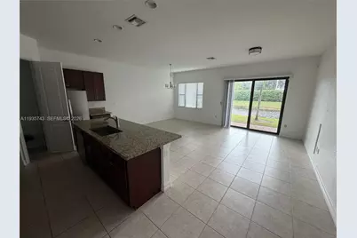 11330 SW 16th St #11330, Pembroke Pines, FL 33025 - Photo 4