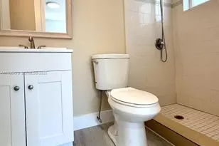 716 NE 7th St, Hallandale Beach, FL 33009 - Photo 10