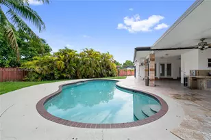 13611 SW 77th St, Miami, FL 33183 - Photo 8