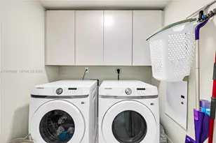 665 NE 25th St, Miami, FL 33137 - Photo 14