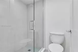 555 NE 34th St, Miami, FL 33137 - Photo 28
