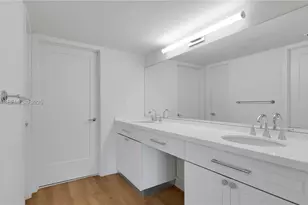 555 NE 34th St, Miami, FL 33137 - Photo 18