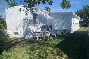 1911 SW 87th Ave, Davie, FL 33324 - Photo 24