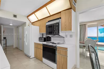 19707 Turnberry Way #17-E, Aventura, FL 33180 - Photo 16
