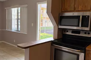 402 Lakeside Dr, Margate, FL 33063 - Photo 8