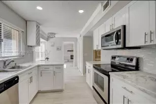 12980 Blue Lake Dr, Wellington, FL 33414 - Photo 8