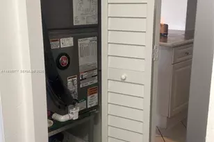 8897 Fontainebleau Blvd, Miami, FL 33172 - Photo 20