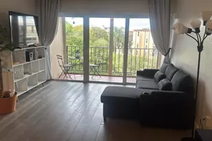 8897 Fontainebleau Blvd, Miami, FL 33172 - Photo 6