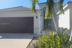 381 Cameron Dr, Weston, FL 33326 - Photo 2