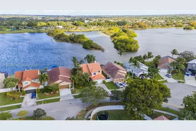 1981 NW 178th Ter, Pembroke Pines, FL 33029 - Photo 40