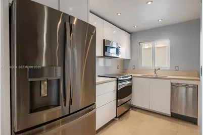 325 Ocean Dr #409, Miami Beach, FL 33139 - Photo 4