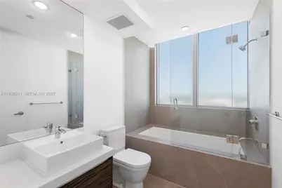 1100 Biscayne Blvd #4307, Miami, FL 33132 - Photo 10