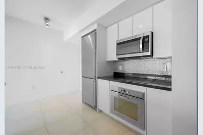 92 SW 3rd St #3902, Miami, FL 33130 - Photo 2