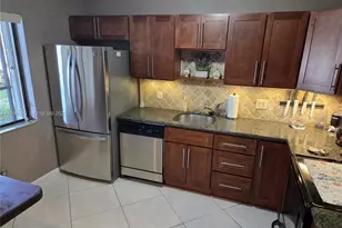 423 Lakeview Dr, Weston, FL 33326 - Photo 4