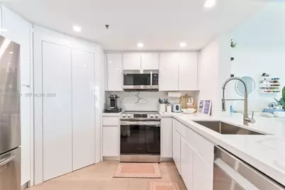 701 Brickell Key Blvd #808, Miami, FL 33131 - Photo 2