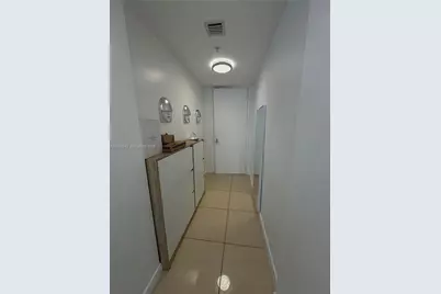 1111 SW 1 #2616, Miami, FL 33130 - Photo 6