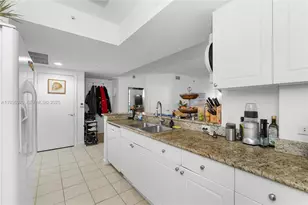 19501 W Country Club Dr, Aventura, FL 33180 - Photo 12