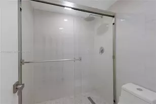 3731 N Country Club Dr, Aventura, FL 33180 - Photo 14